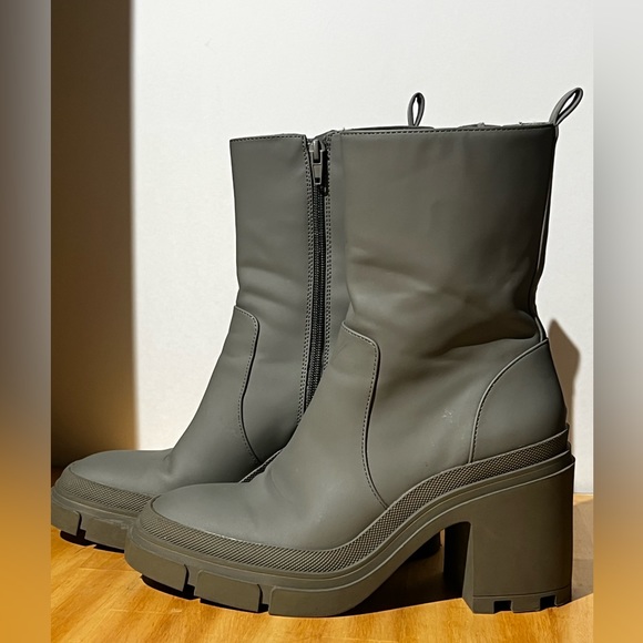 Zara green rubberized boots. Size 39. - Picture 3 of 9